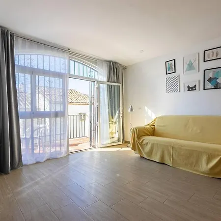 Dona Lola Beachfront Appartamento Mijas
